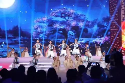 王丽带你探秘自然秘境，回声嘹亮的旅行启示录（最新一期）